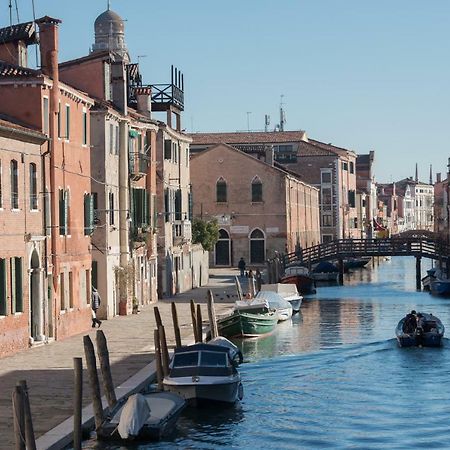 Art Painting Apartment With Canal View Venice Exterior photo